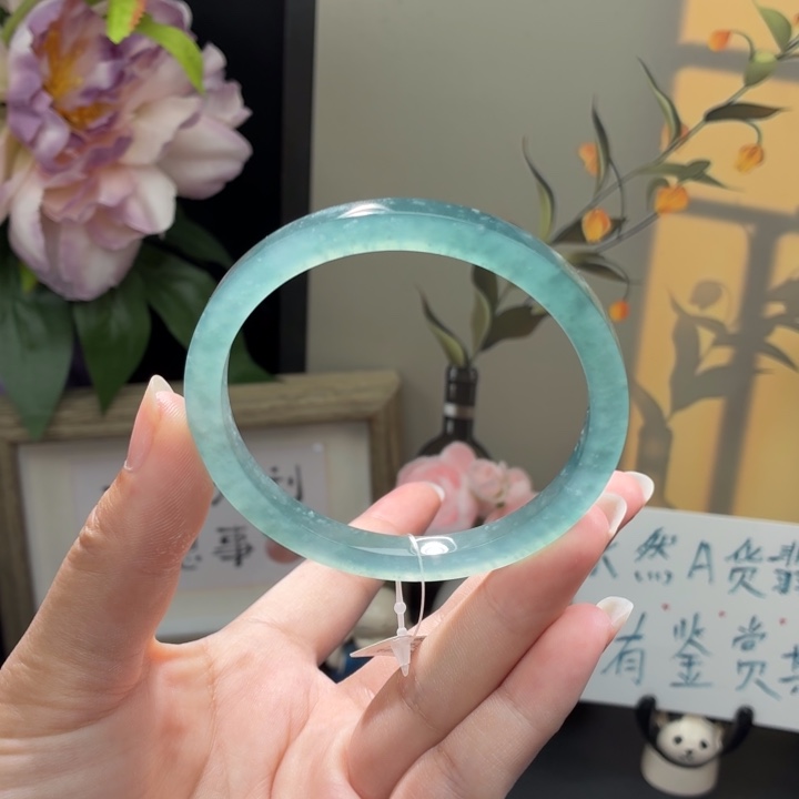 翡翠未镶嵌手镯渐变冰晴蓝
