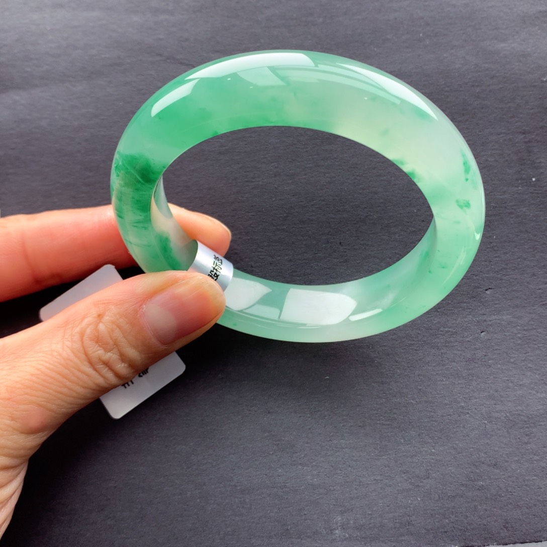 【闪购商品】未镶嵌手镯石英质玉