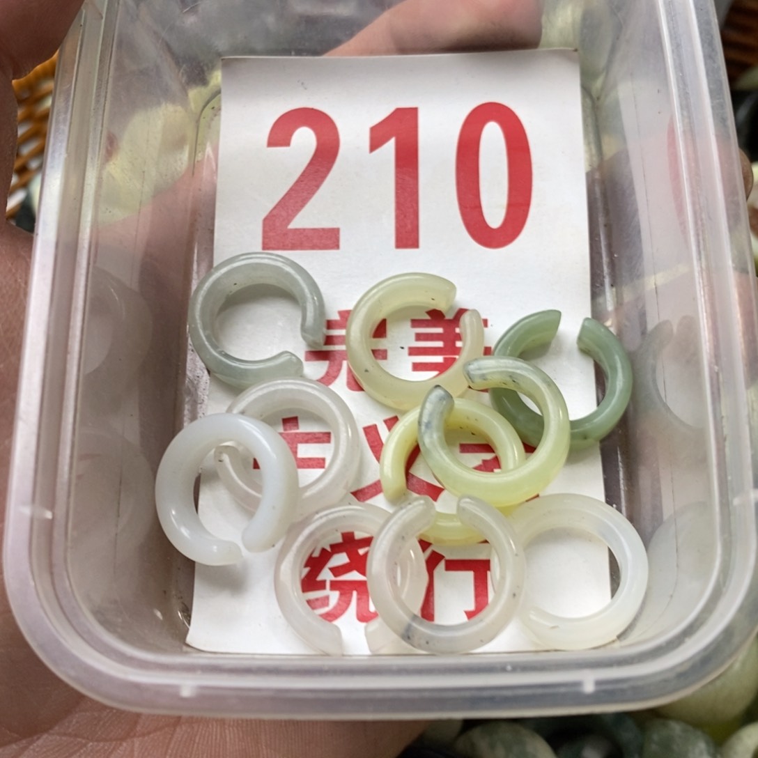 蛇纹石玉挂坠未镶嵌