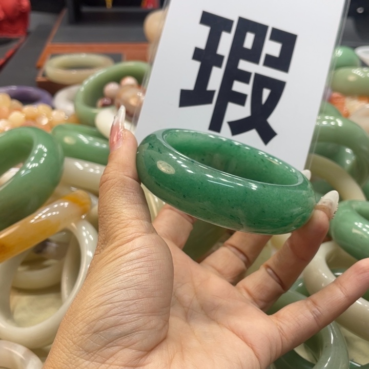 王***子石英质玉未镶嵌珠宝奇石