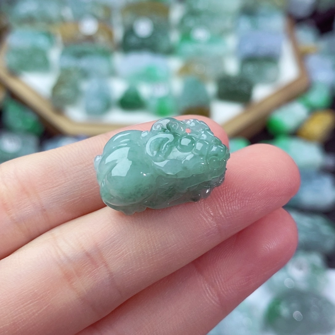 翡翠颈饰未镶嵌天然