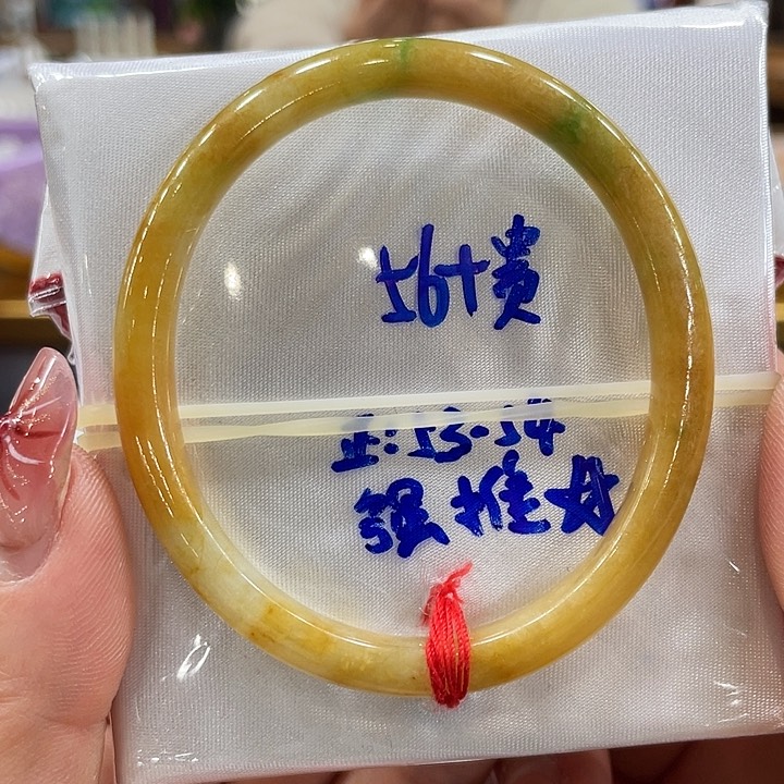 翡翠手镯未镶嵌翡翠手镯