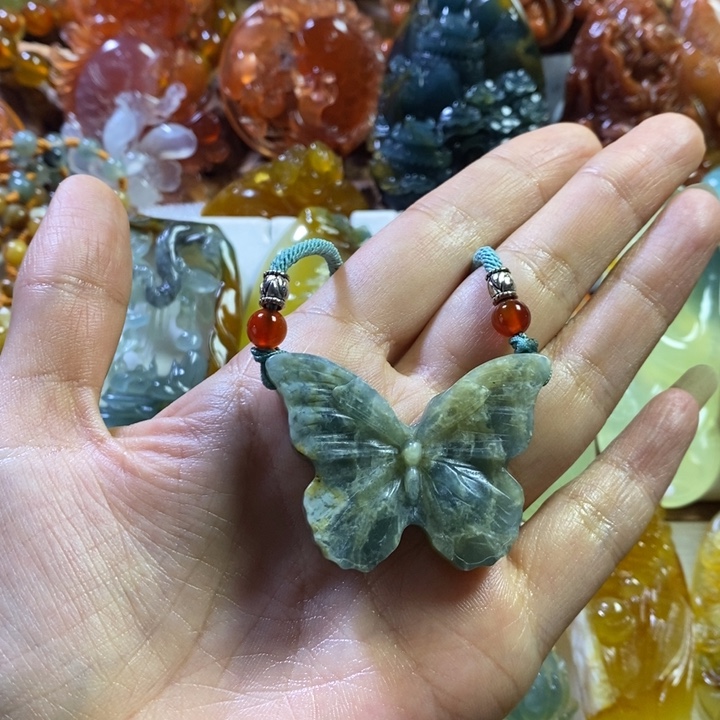 蛇纹石玉未镶嵌颈饰