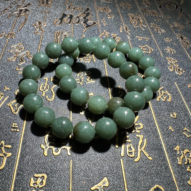 LW003 和田玉圆珠手串油润老料 卡12mm多样性发其一