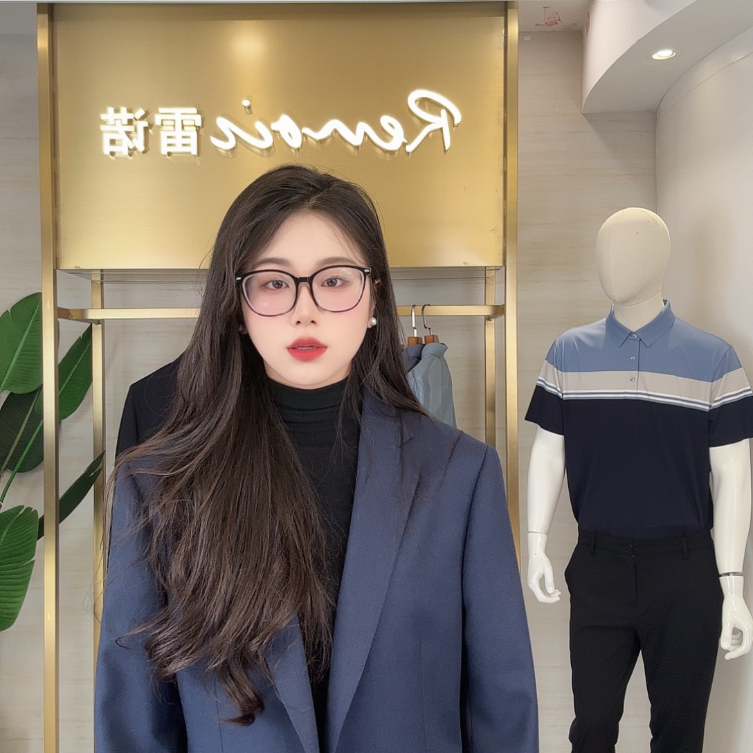 衬衣的颜色也是非常好看