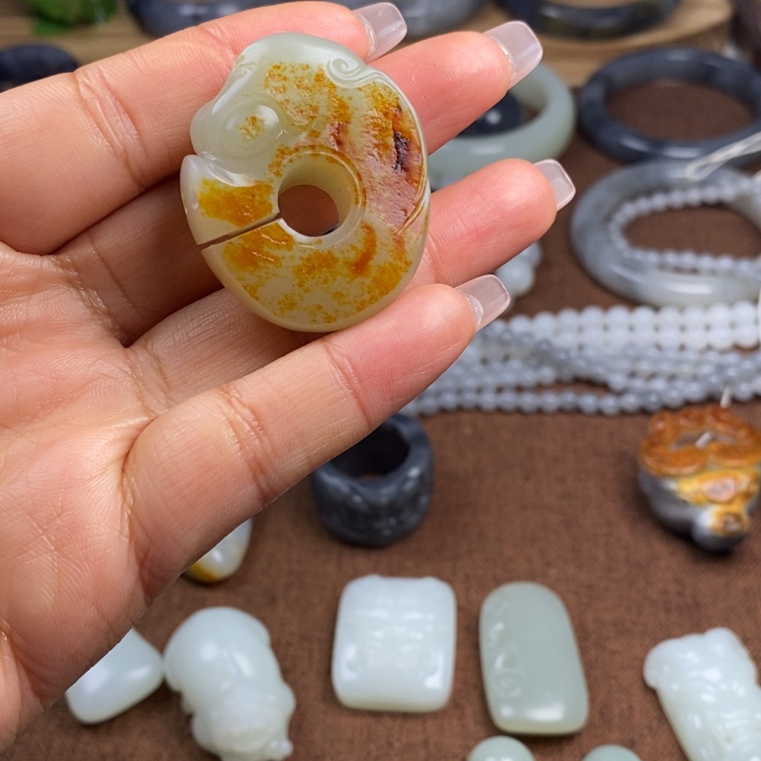 ****️和田玉未镶嵌颈饰