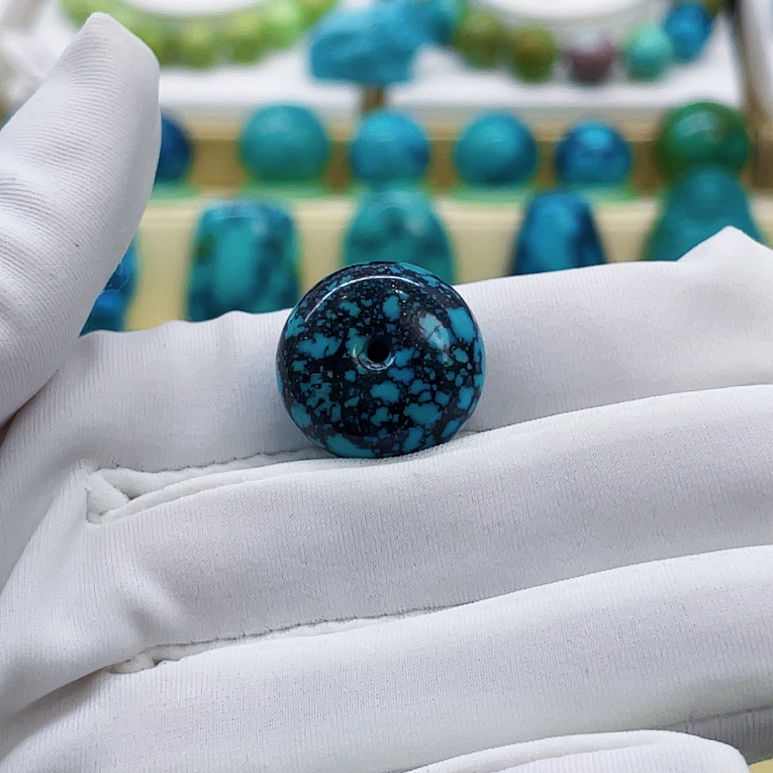 绿松石未镶嵌颈饰