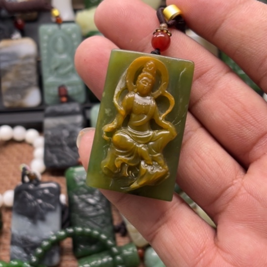 和田玉颈饰未镶嵌