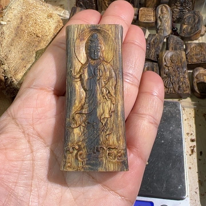 沉香吊坠老白棋沉香雕刻牌13.4克