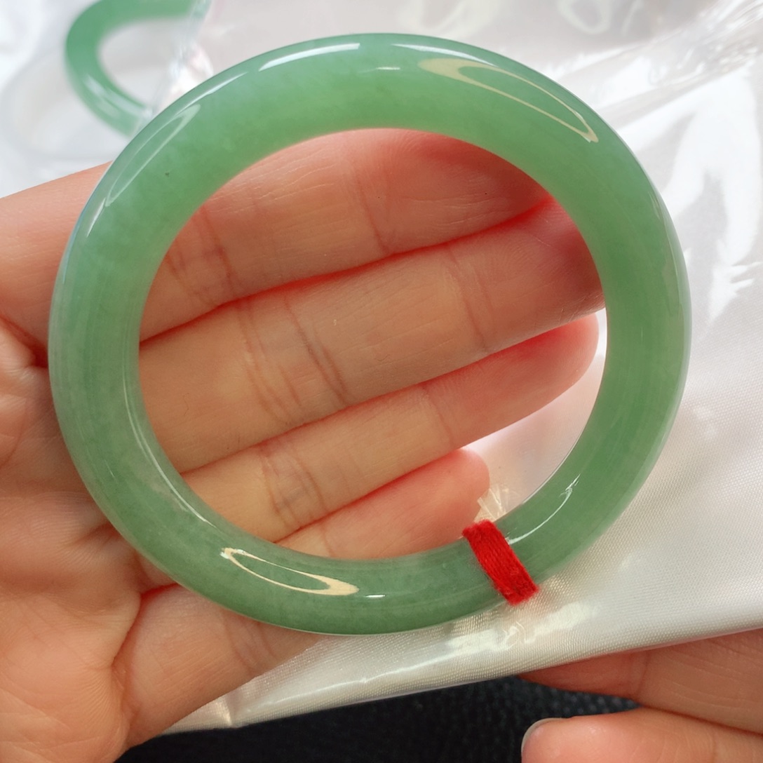 翡翠手镯未镶嵌52圆