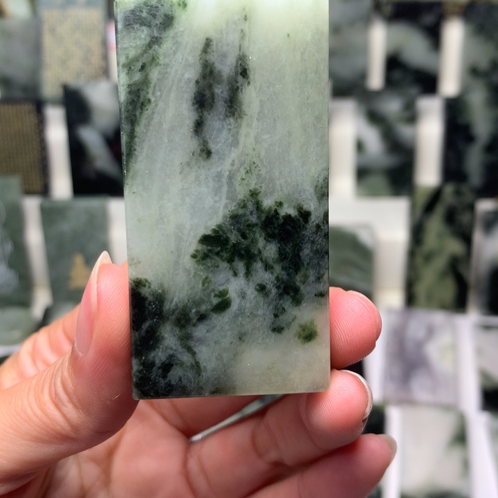 独山玉颈饰未镶嵌