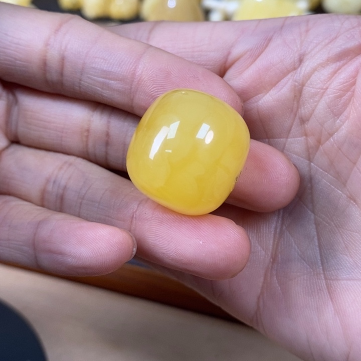 琥珀裸石未镶嵌老型珠