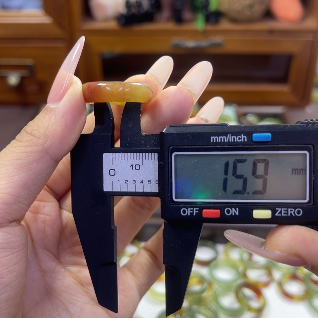 蛇纹石玉未镶嵌手镯55