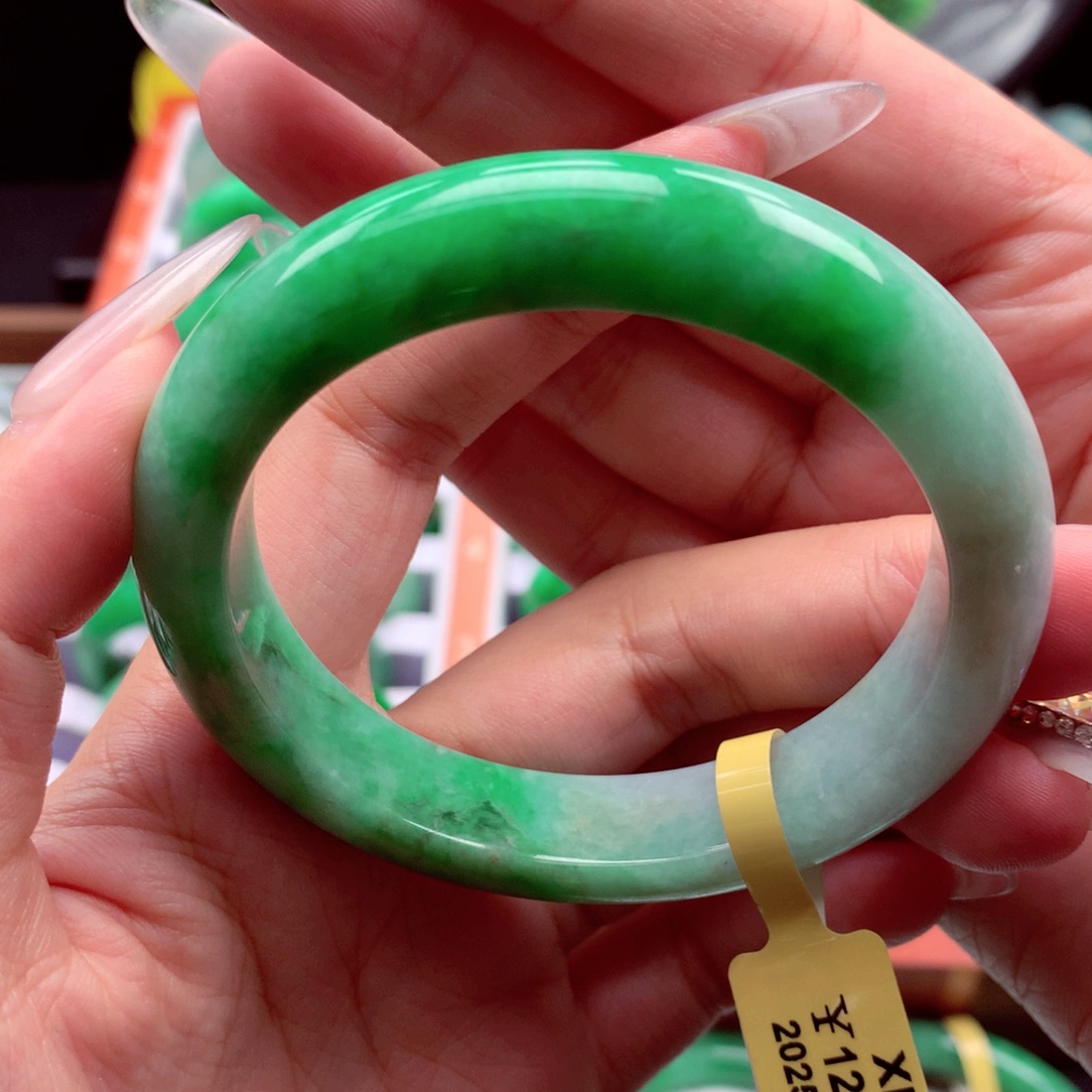 猫***林翡翠未镶嵌手镯翡翠