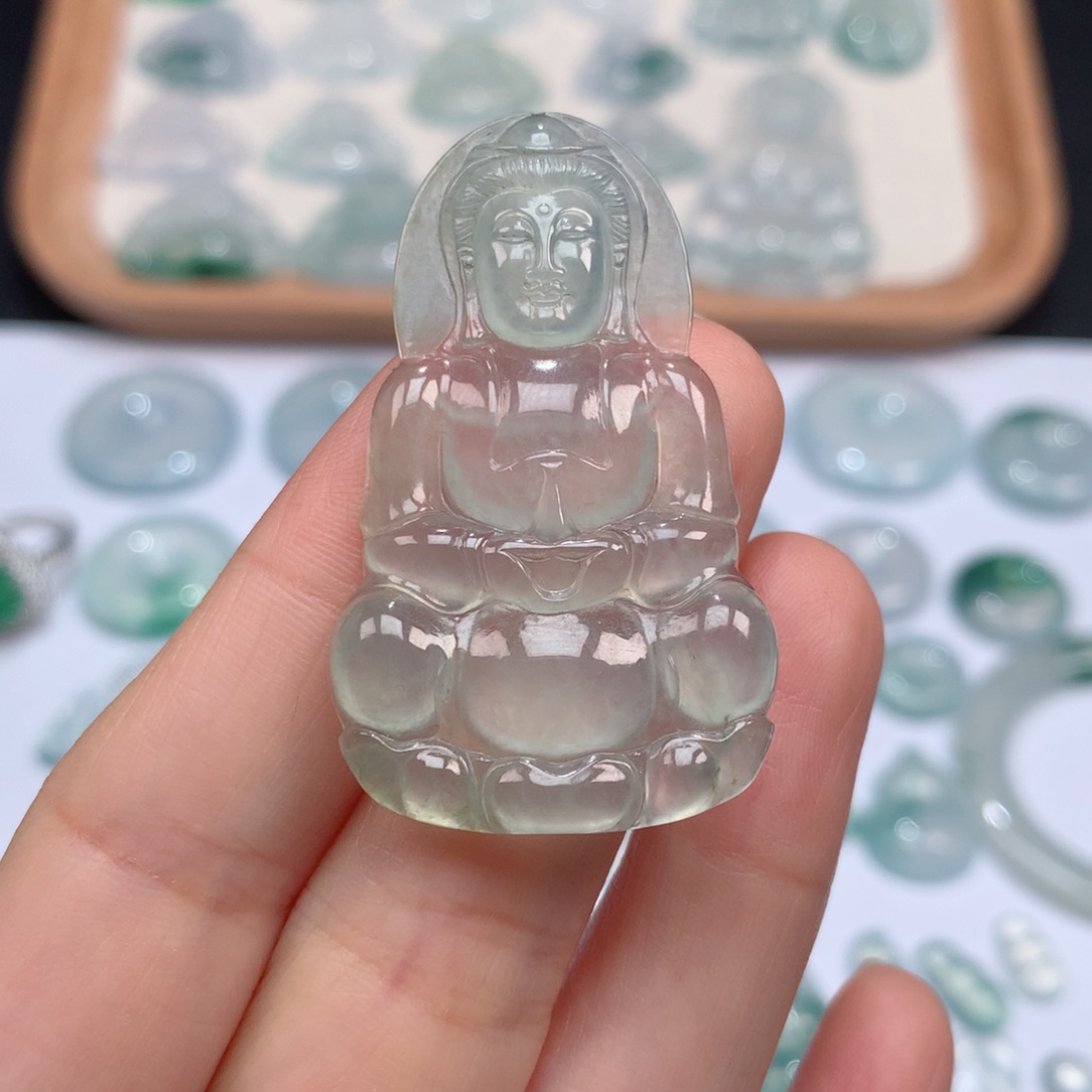 翡翠颈饰未镶嵌冰种正装观音