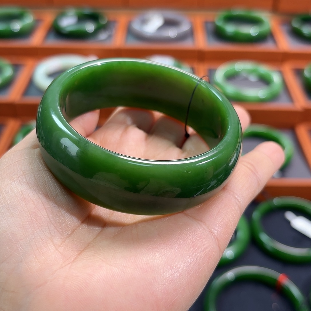 和田玉未镶嵌手镯