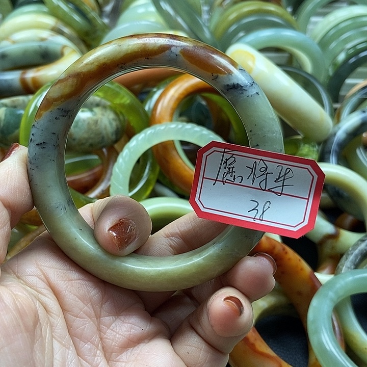 蛇纹石玉手镯未镶嵌愿****！