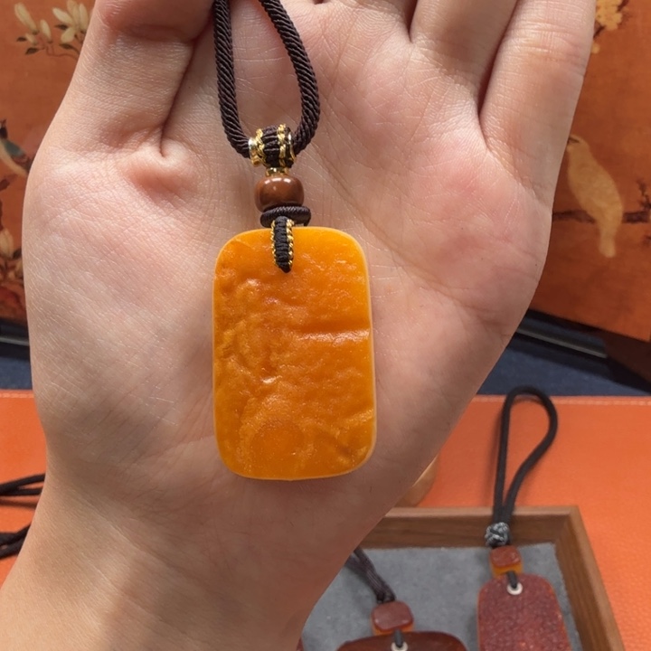 蜜蜡未镶嵌吊坠(赠链)