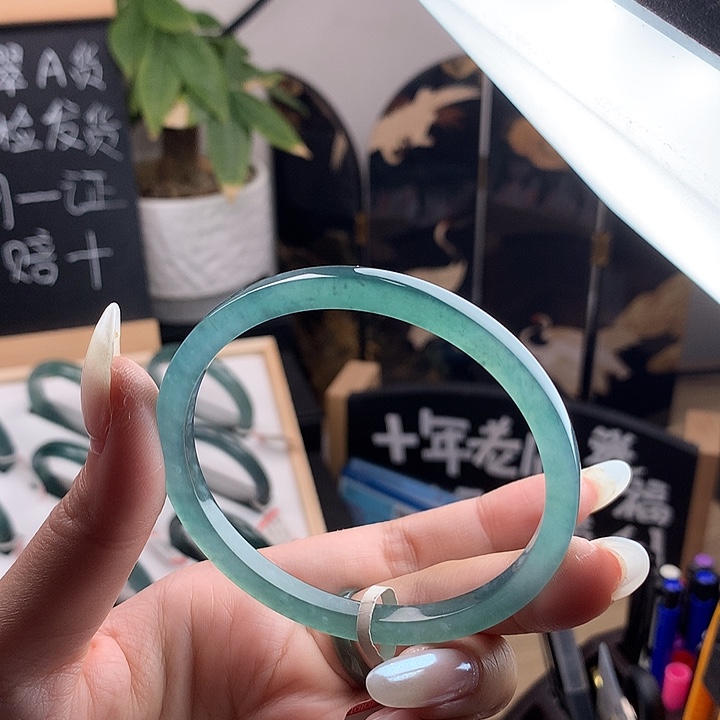 翡翠未镶嵌手镯60圈口
