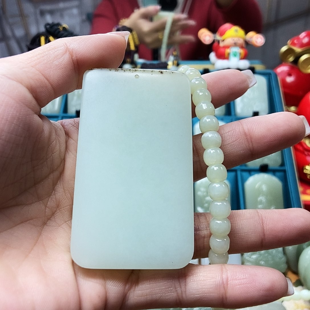 和田玉颈饰未镶嵌