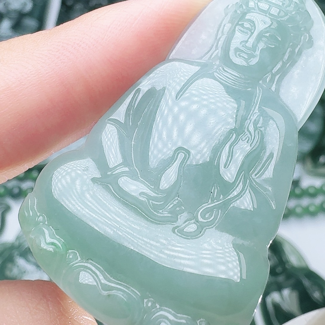 翡翠未镶嵌颈饰天然的A货翡翠多样性发其一 