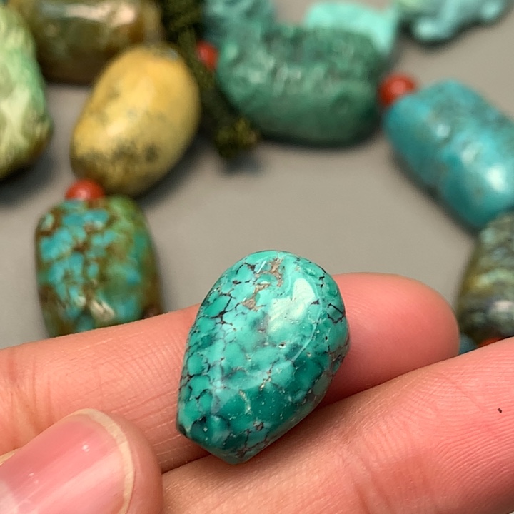 绿松石未镶嵌颈饰