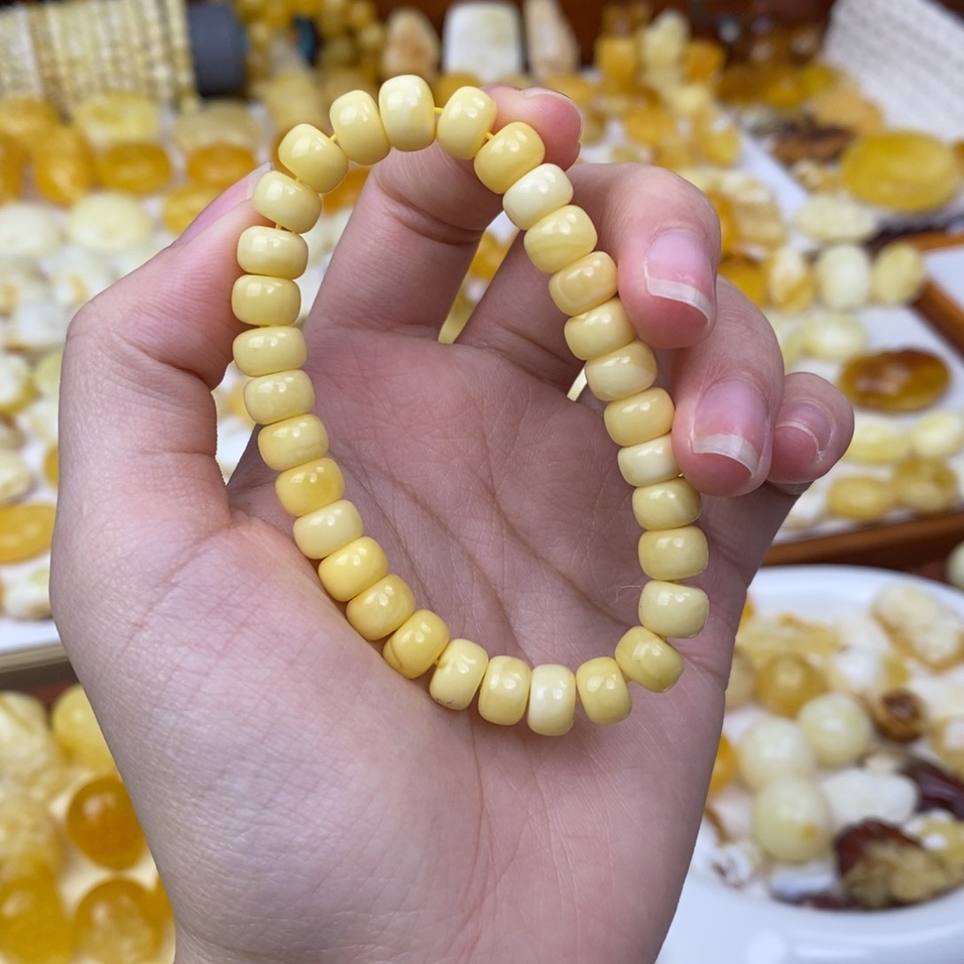 琥珀颈饰未镶嵌浓蜡老型