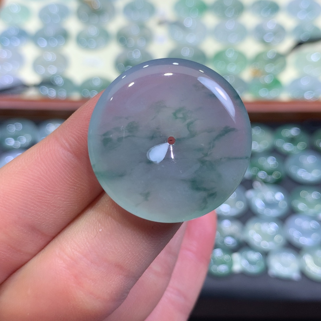 翡翠颈饰未镶嵌平安扣