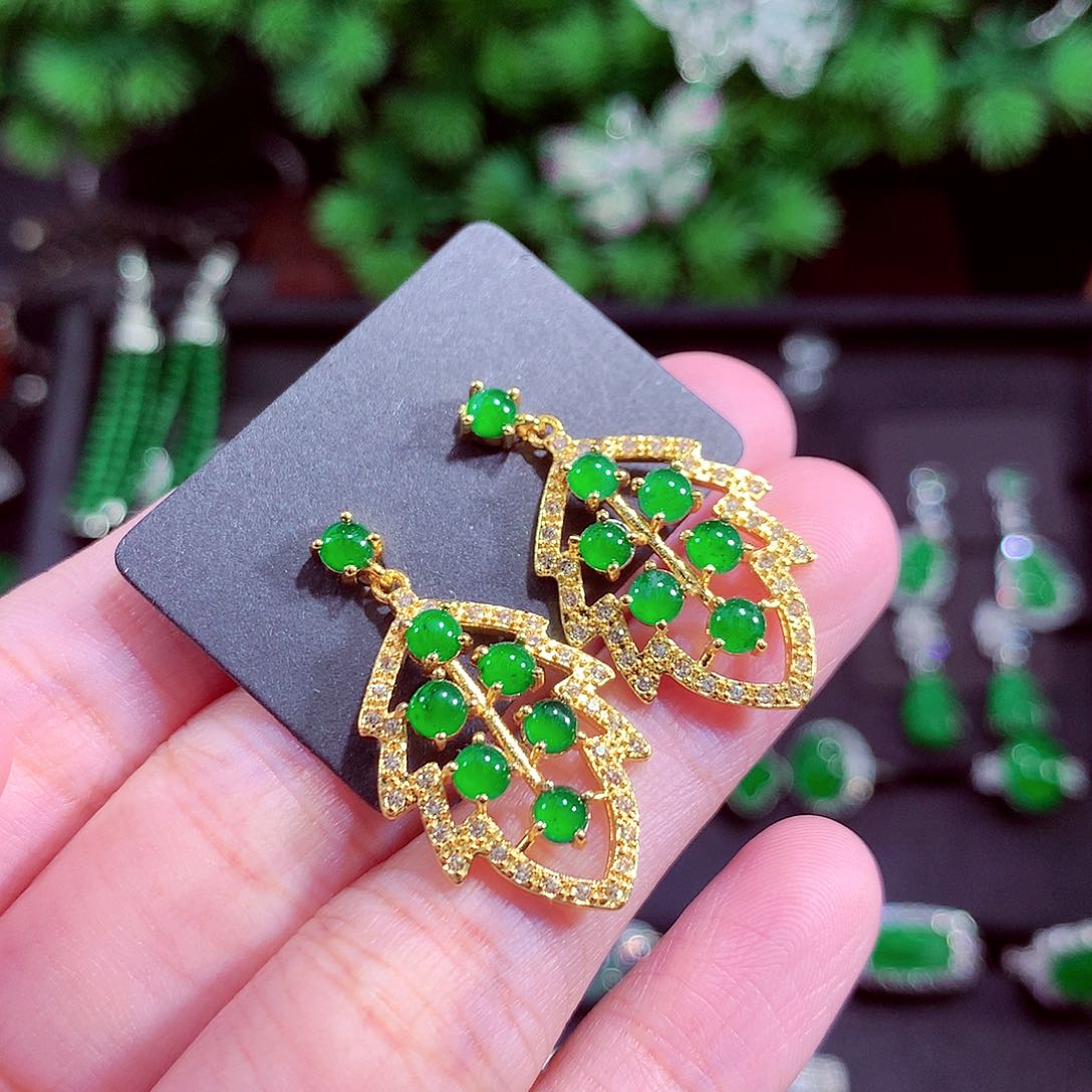 颈饰未镶嵌翡翠天然