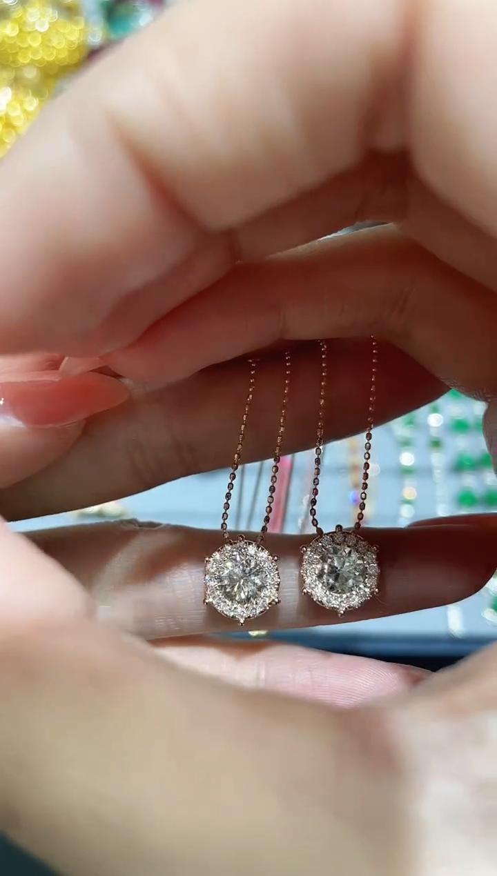 18K金镶嵌钻石项链 约1ct 多样性发其一