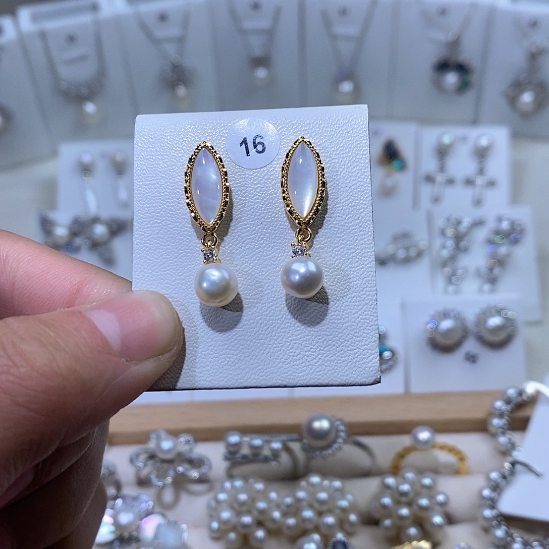 淡水珍珠未镶嵌耳饰