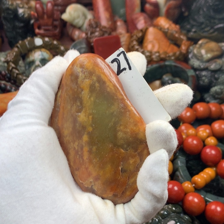 透闪石质玉未镶嵌珠宝奇石