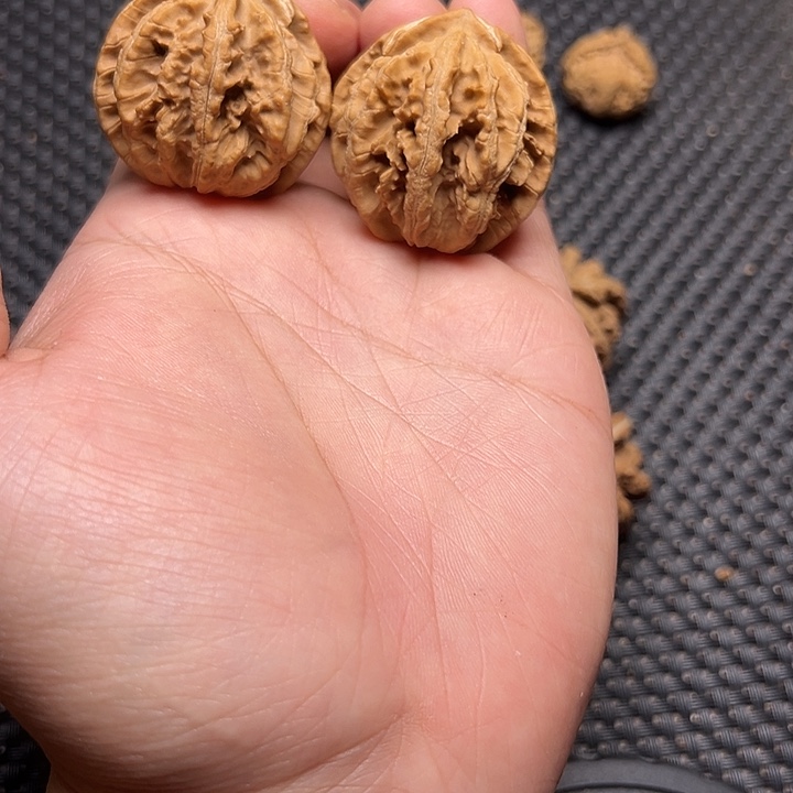 文玩核桃吊坠京八棱