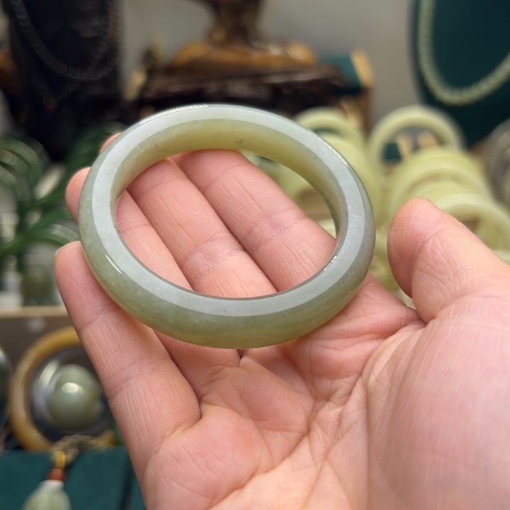 和田玉手镯未镶嵌51.4圈围5771