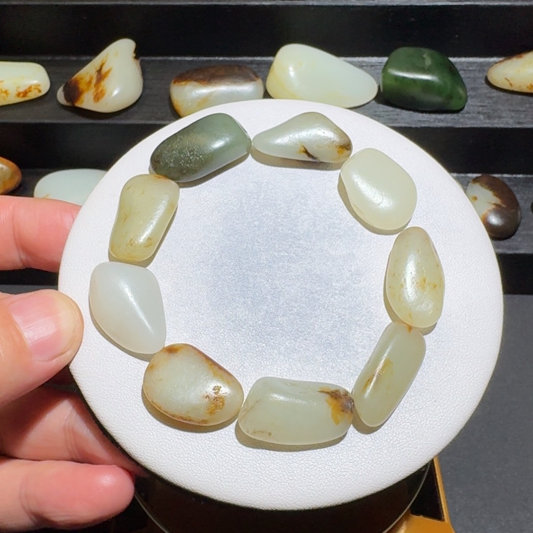 S***z和田玉未镶嵌颈饰