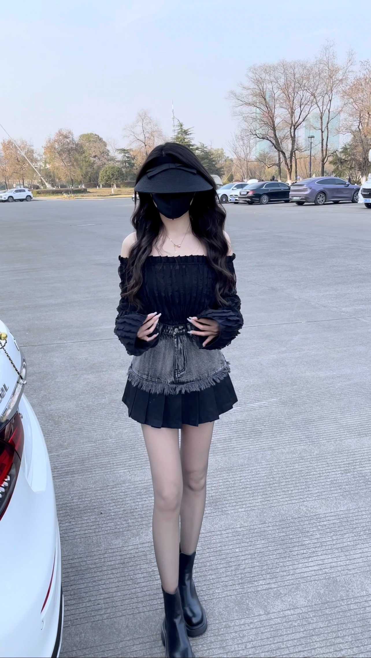 甜酷辣妹一字肩做旧上衣不规则拼接牛仔短裙套装
