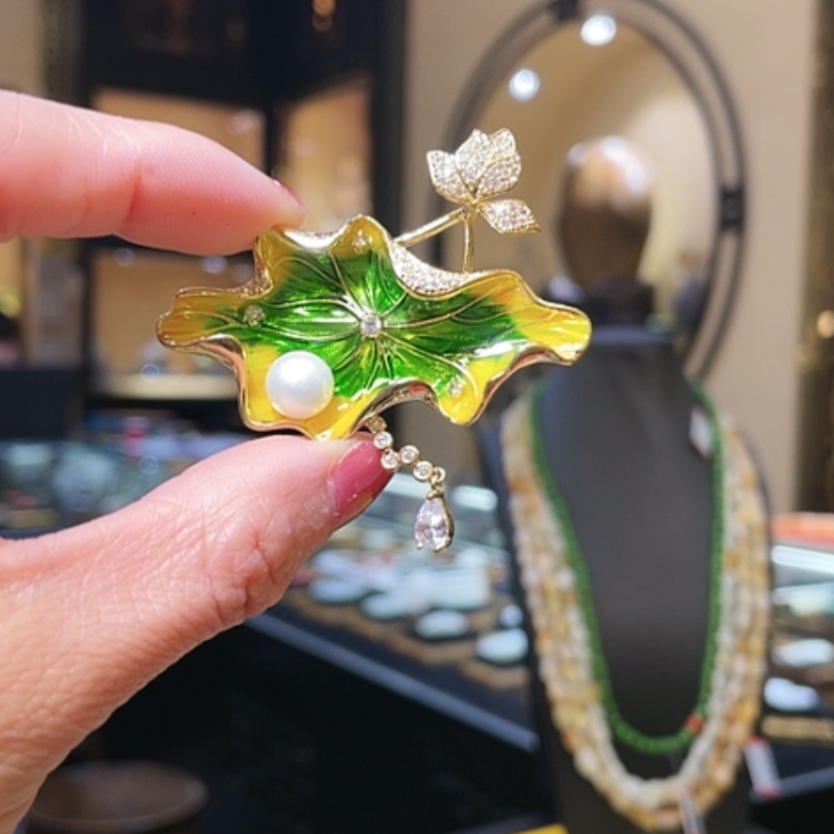 【闪购商品】淡水珍珠胸饰合金荷花