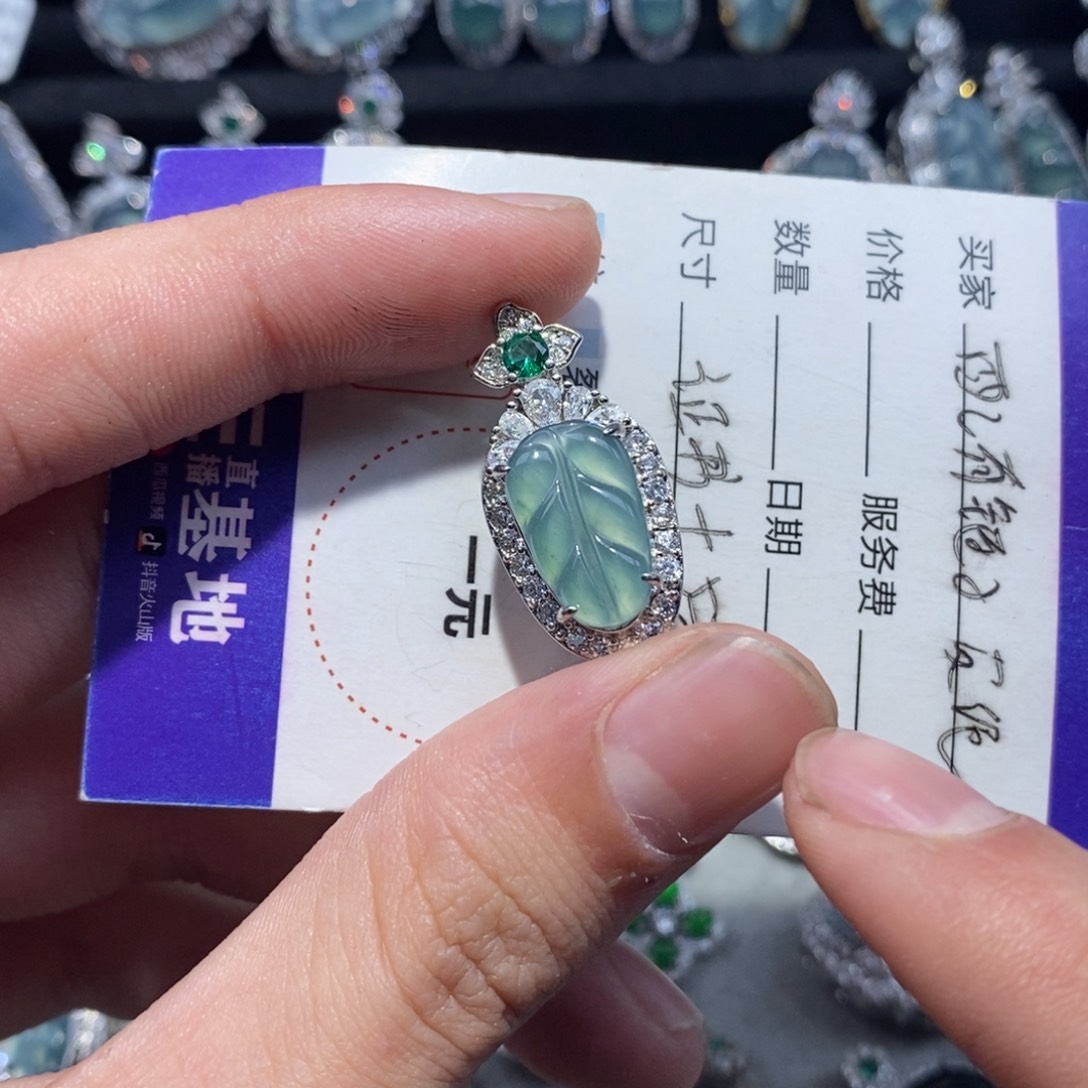 翡翠颈饰未镶嵌翡翠