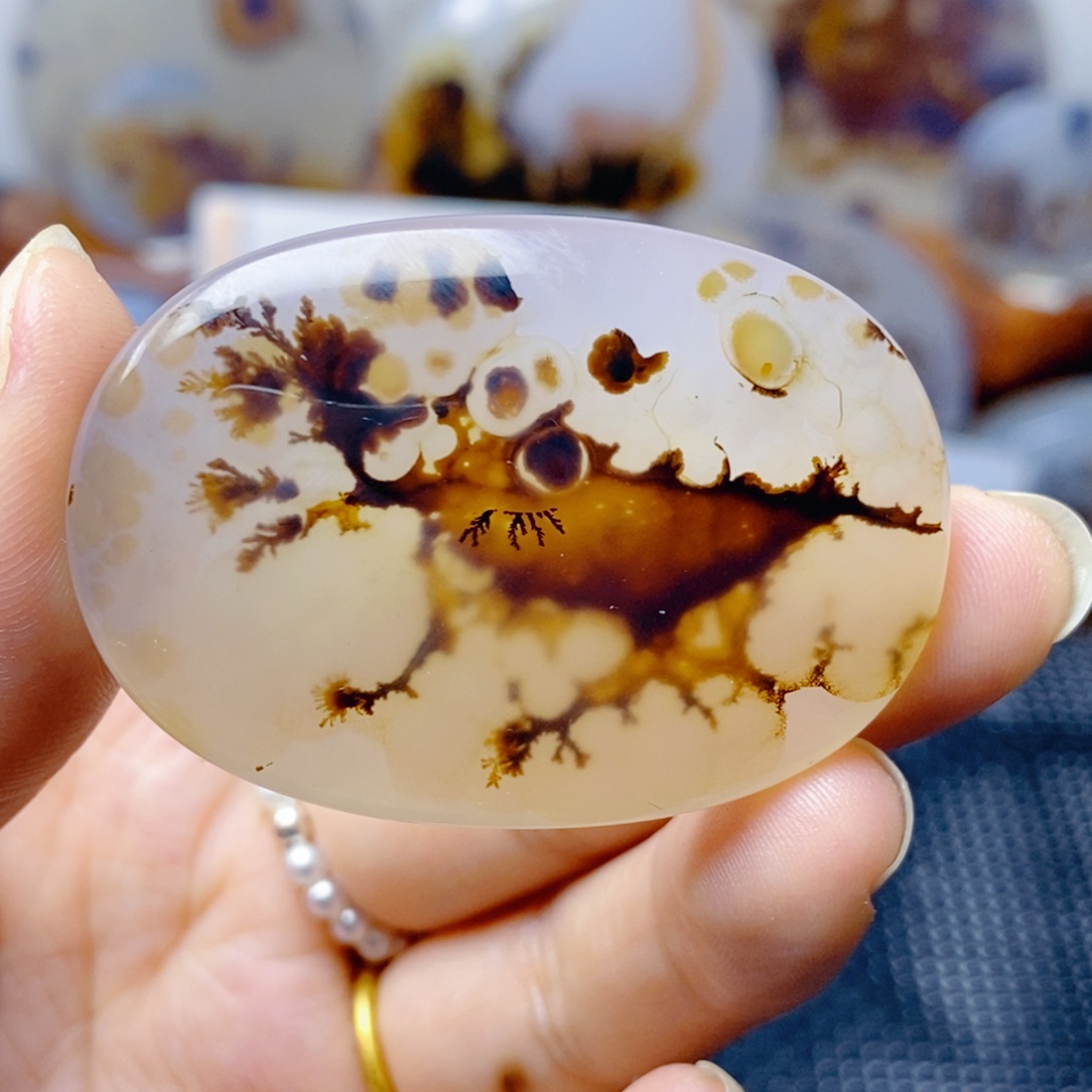 低***哥玛瑙/玉髓未镶嵌珠宝奇石