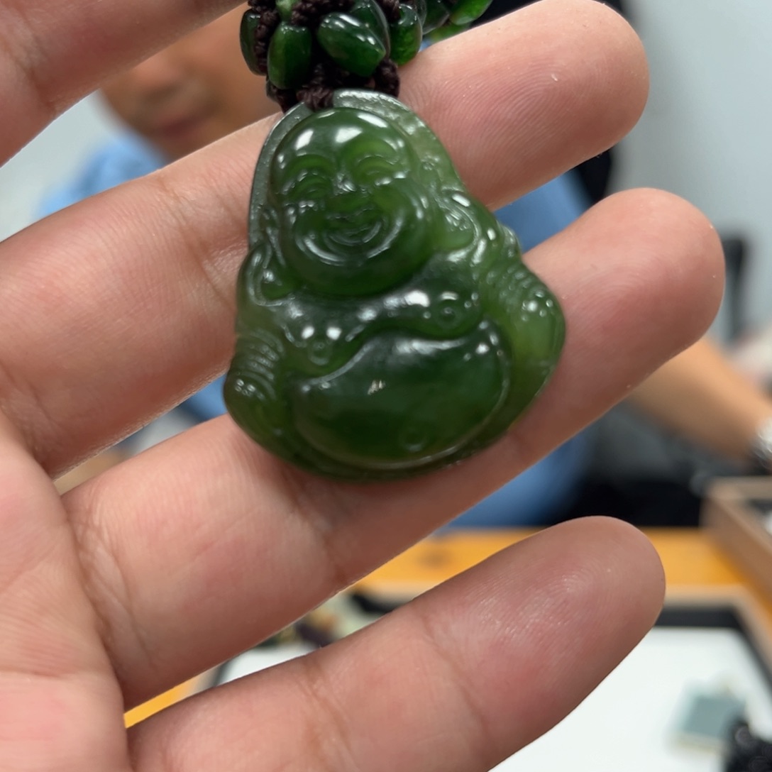 和田玉未镶嵌颈饰佛公