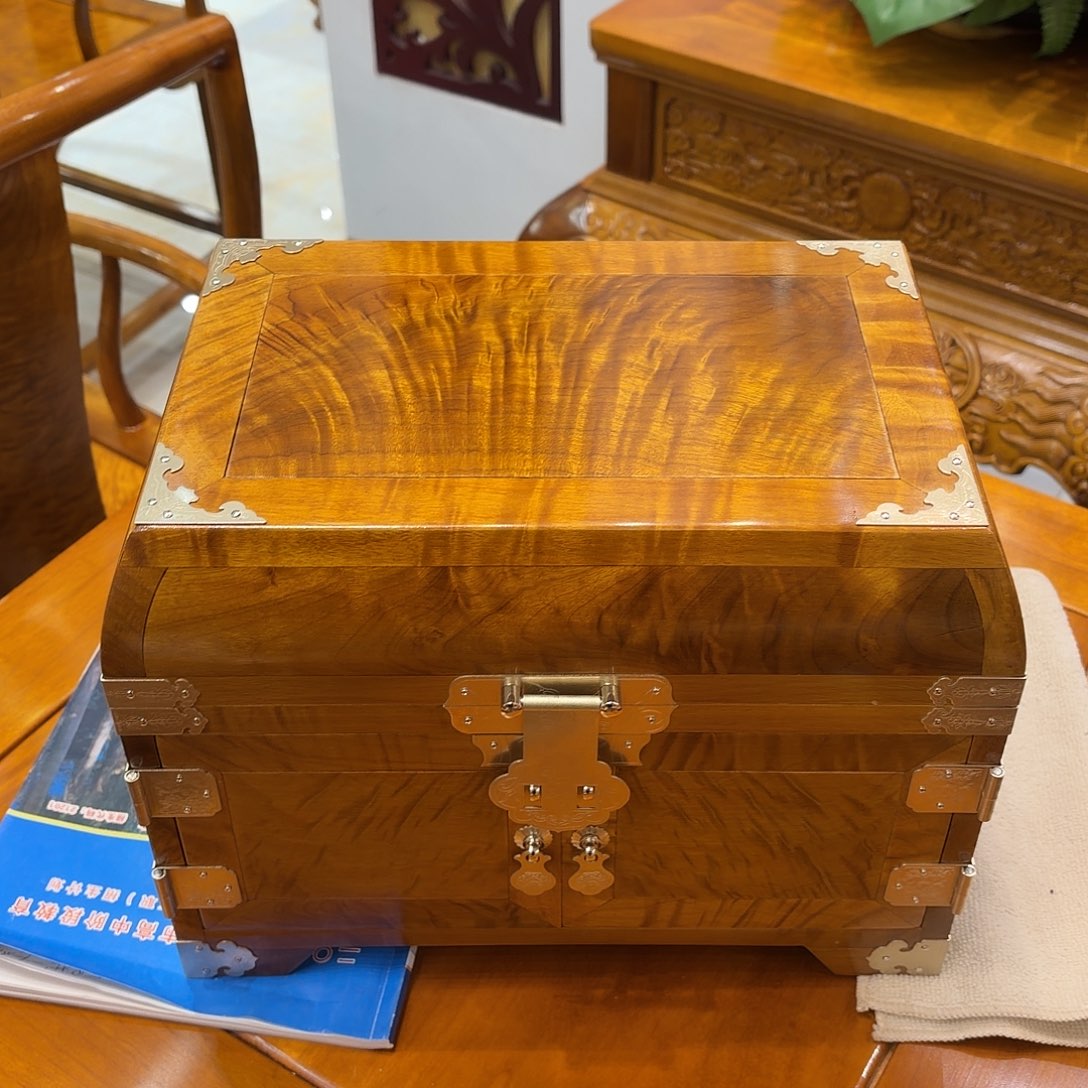 其他楠木（金丝楠）全树头官皮箱