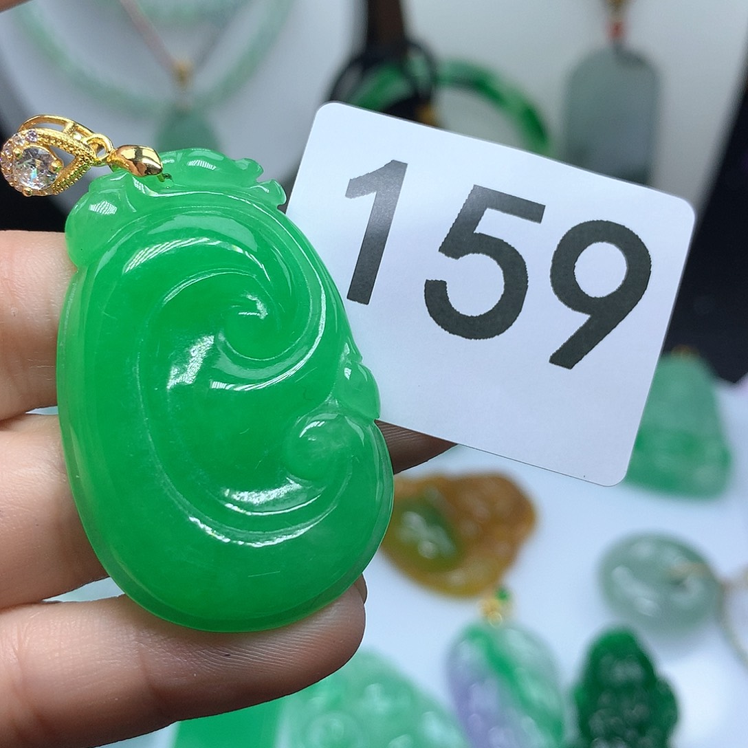 翡翠吊坠(赠链)未镶嵌