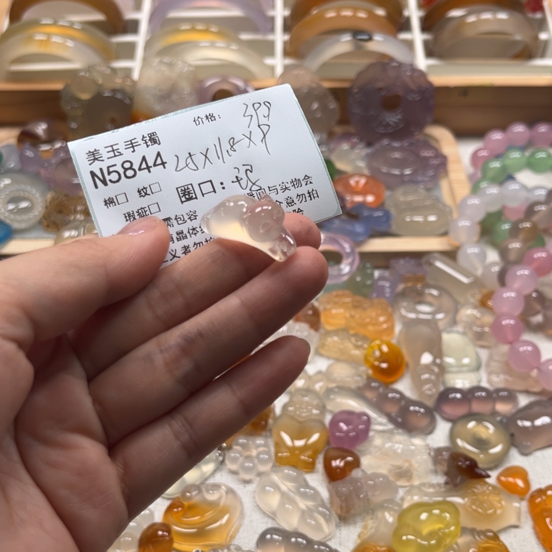 咩***头玛瑙/玉髓未镶嵌手镯5844