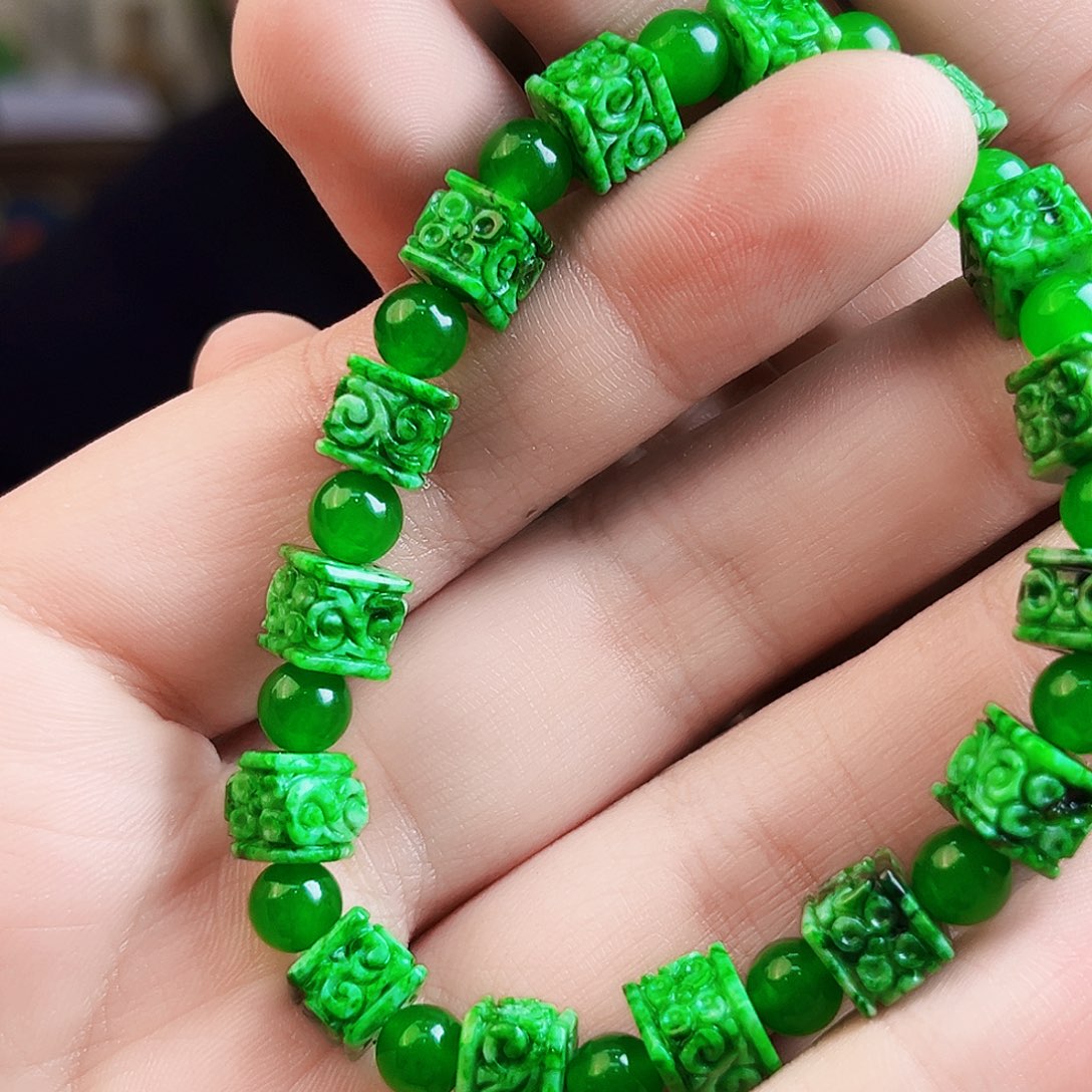 颈饰未镶嵌翡翠多样性