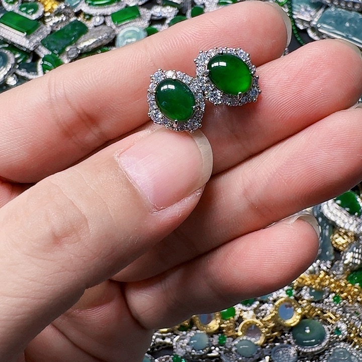 翡翠颈饰未镶嵌天然A货翡翠放漏