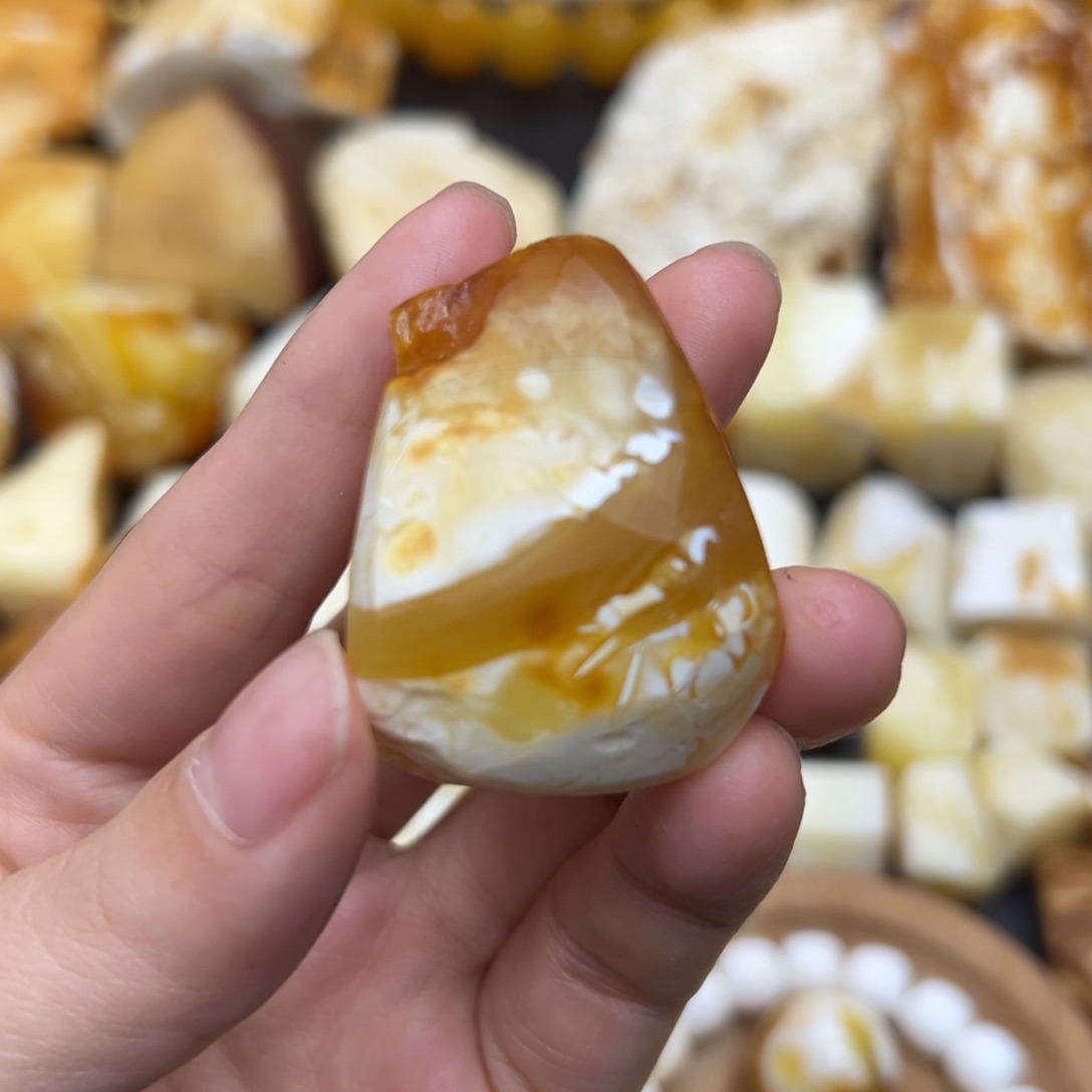 定制琥珀未镶嵌蜜蜡