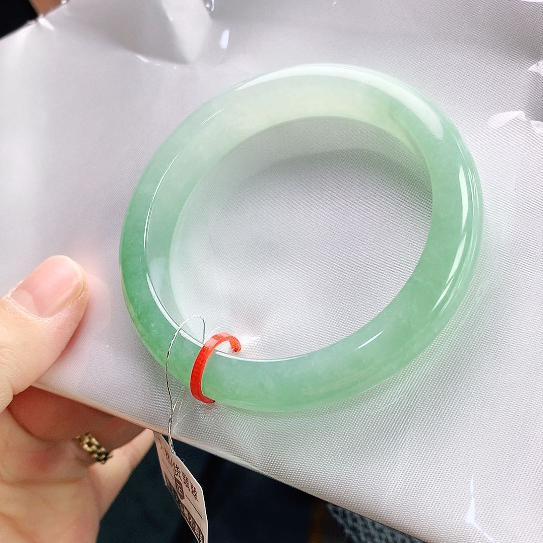 翡翠手镯未镶嵌53圈