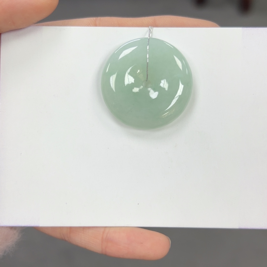 翡翠颈饰未镶嵌平安扣