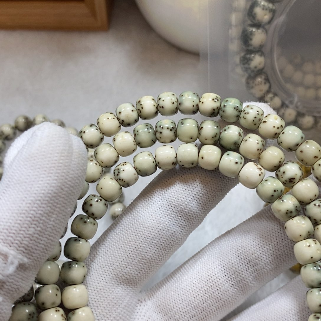 星月菩提手串绿包白76