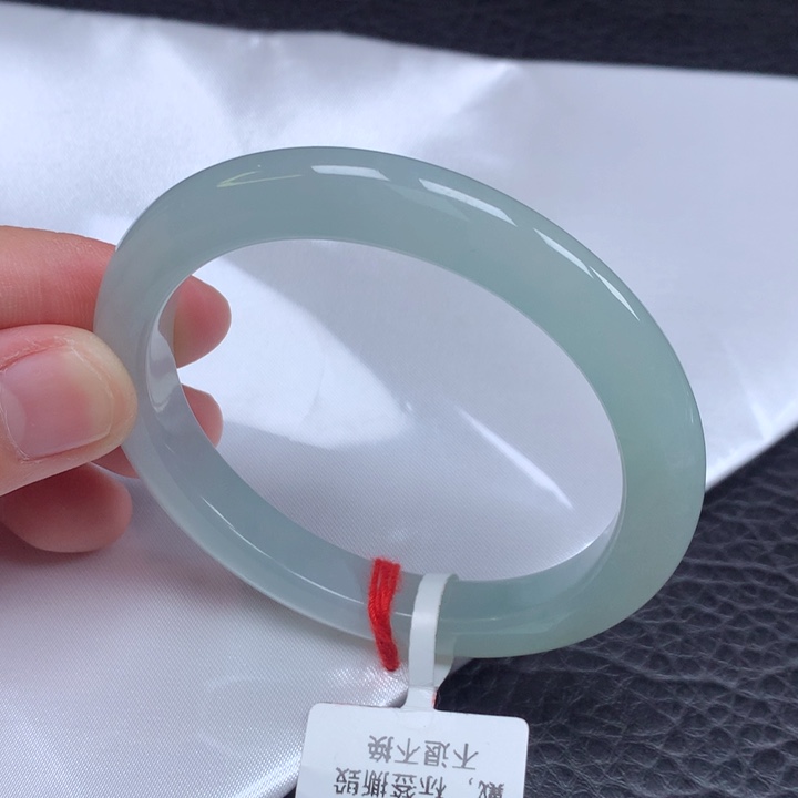 翡翠未镶嵌手镯（贵妃镯）